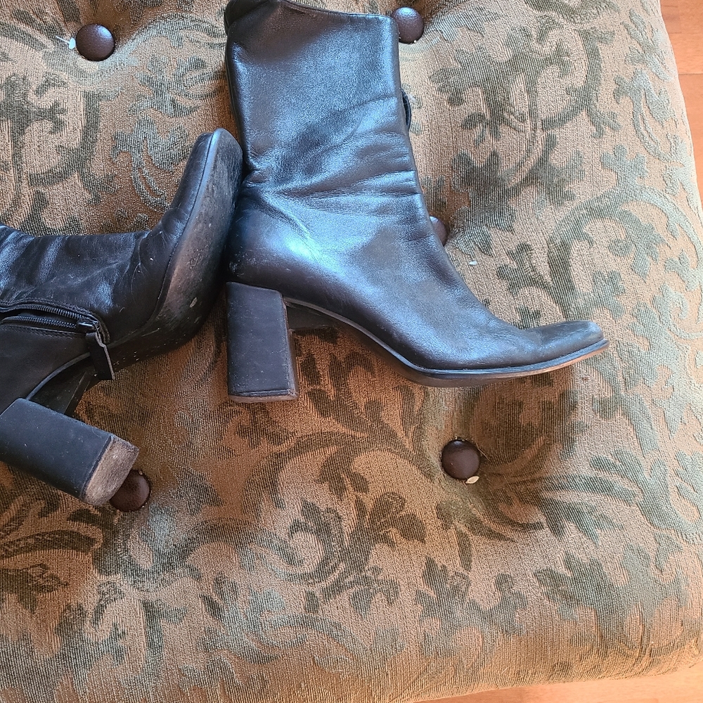 Sz 6 Unisa square toe leather booties